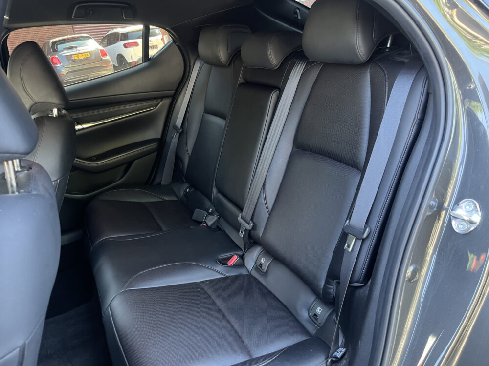 Mazda 3 2.0 e-SkyActiv-X M Hybrid 180 Luxury // HEAD-UP DISPLAY // DODEHOEK // BOSE // ELEK.STOEL+GEHEUGEN // LEDER // 360 CAMERA // 18