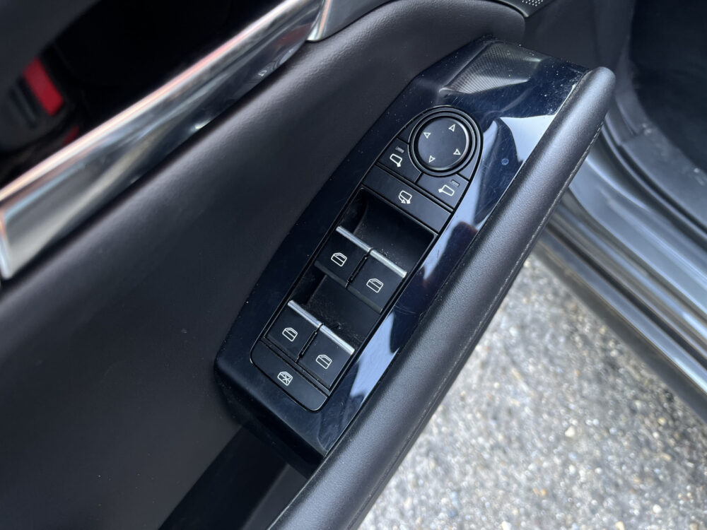 Mazda 3 2.0 e-SkyActiv-X M Hybrid 180 Luxury // HEAD-UP DISPLAY // DODEHOEK // BOSE // ELEK.STOEL+GEHEUGEN // LEDER // 360 CAMERA // 20