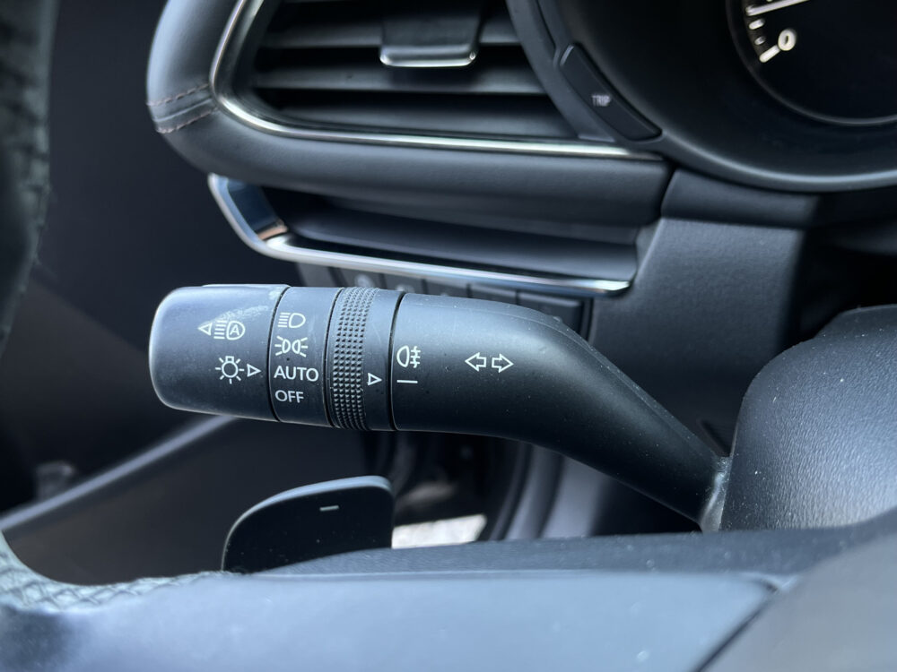 Mazda 3 2.0 e-SkyActiv-X M Hybrid 180 Luxury // HEAD-UP DISPLAY // DODEHOEK // BOSE // ELEK.STOEL+GEHEUGEN // LEDER // 360 CAMERA // 25