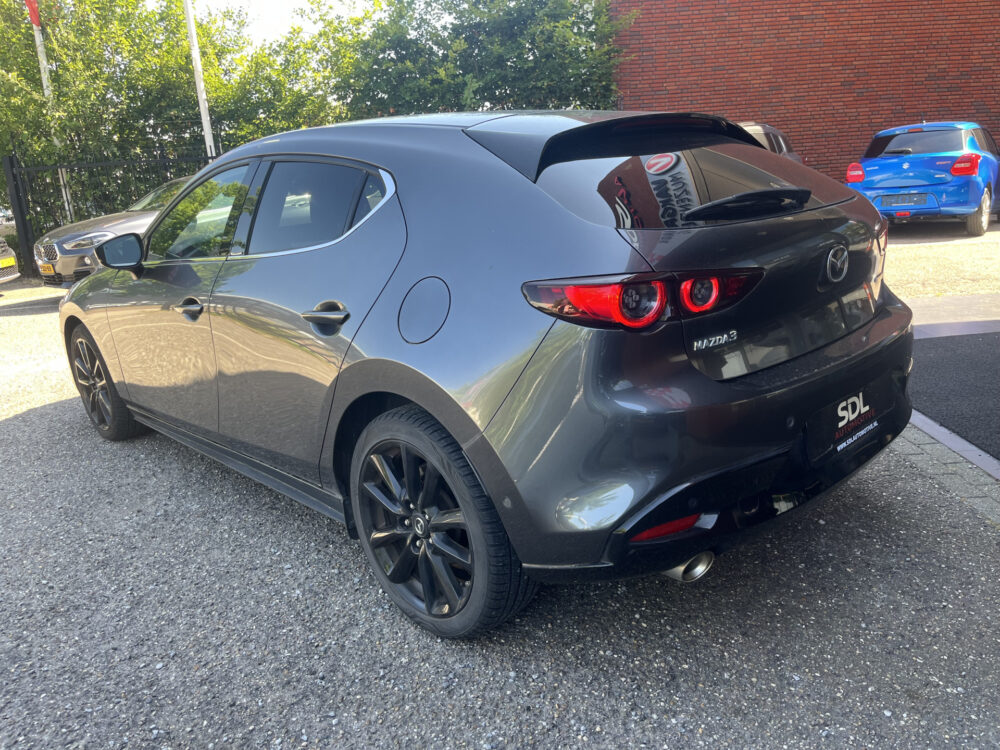 Mazda 3 2.0 e-SkyActiv-X M Hybrid 180 Luxury // HEAD-UP DISPLAY // DODEHOEK // BOSE // ELEK.STOEL+GEHEUGEN // LEDER // 360 CAMERA // 3