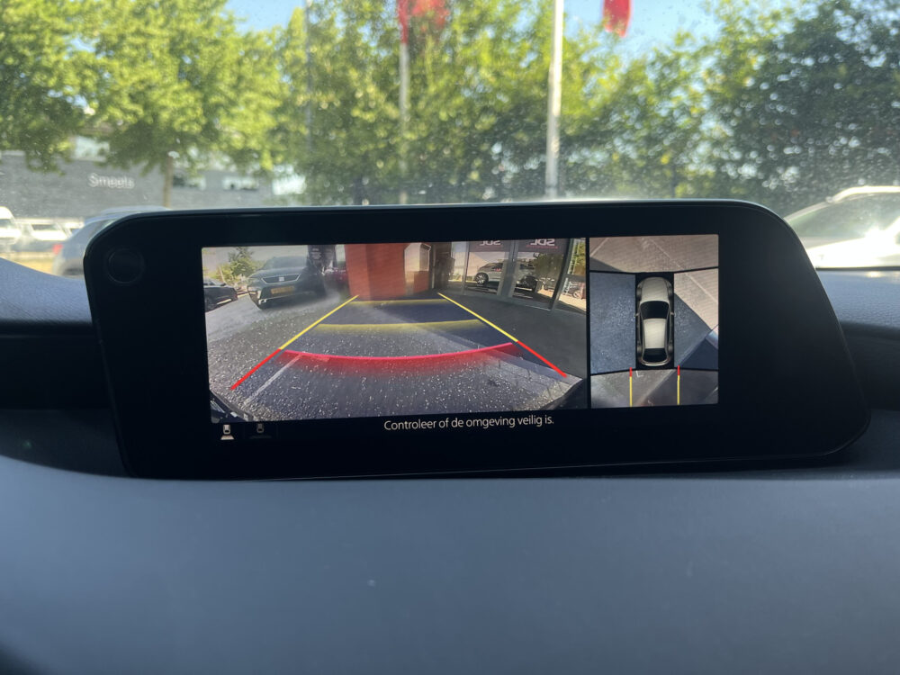 Mazda 3 2.0 e-SkyActiv-X M Hybrid 180 Luxury // HEAD-UP DISPLAY // DODEHOEK // BOSE // ELEK.STOEL+GEHEUGEN // LEDER // 360 CAMERA // 30