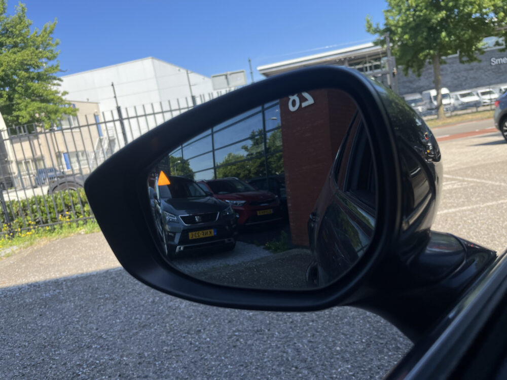Mazda 3 2.0 e-SkyActiv-X M Hybrid 180 Luxury // HEAD-UP DISPLAY // DODEHOEK // BOSE // ELEK.STOEL+GEHEUGEN // LEDER // 360 CAMERA // 35