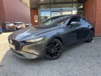 Mazda 3 2.0 e-SkyActiv-X M Hybrid 180 Luxury // HEAD-UP DISPLAY // DODEHOEK // BOSE // ELEK.STOEL+GEHEUGEN // LEDER // 360 CAMERA // 38