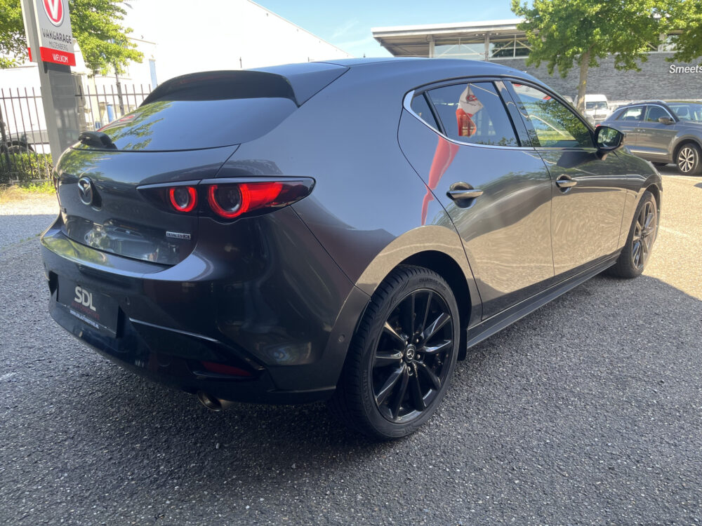 Mazda 3 2.0 e-SkyActiv-X M Hybrid 180 Luxury // HEAD-UP DISPLAY // DODEHOEK // BOSE // ELEK.STOEL+GEHEUGEN // LEDER // 360 CAMERA // 7