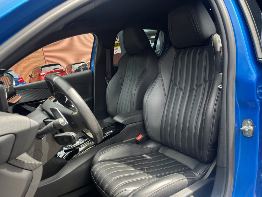 Peugeot 208 1.2 PureTech GT Pack // AFN. TREKHAAK // DODEHOEK // ADAPT. CRUISE // LEDER// ELEK. STOEL // CAMERA // STOELVERWARMING // NAVI+C 13
