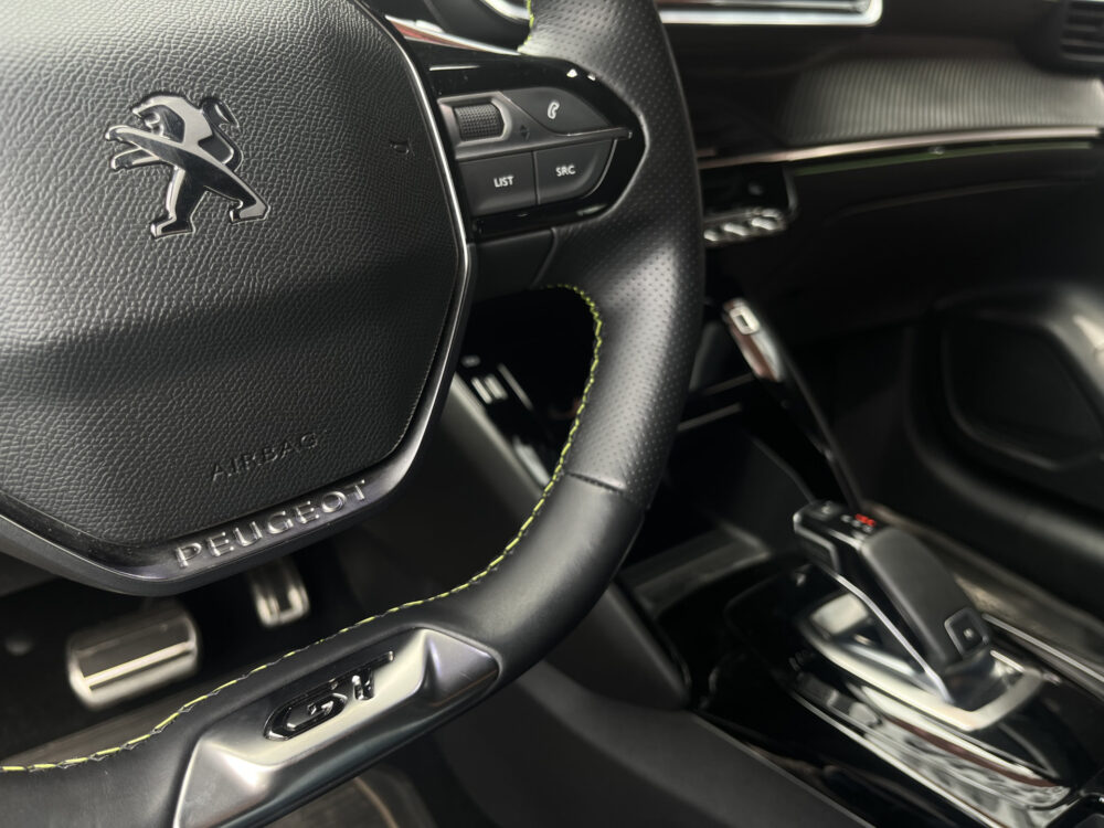 Peugeot 208 1.2 PureTech GT Pack // AFN. TREKHAAK // DODEHOEK // ADAPT. CRUISE // LEDER// ELEK. STOEL // CAMERA // STOELVERWARMING // NAVI+C 21
