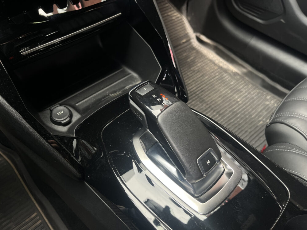 Peugeot 208 1.2 PureTech GT Pack // AFN. TREKHAAK // DODEHOEK // ADAPT. CRUISE // LEDER// ELEK. STOEL // CAMERA // STOELVERWARMING // NAVI+C 24