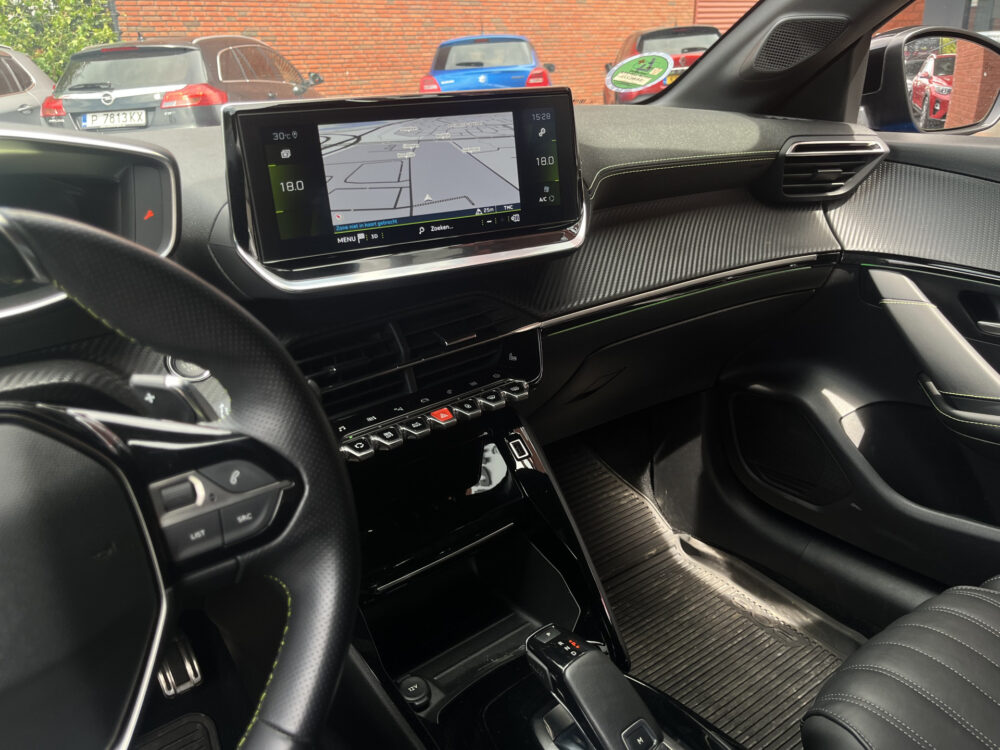 Peugeot 208 1.2 PureTech GT Pack // AFN. TREKHAAK // DODEHOEK // ADAPT. CRUISE // LEDER// ELEK. STOEL // CAMERA // STOELVERWARMING // NAVI+C 31