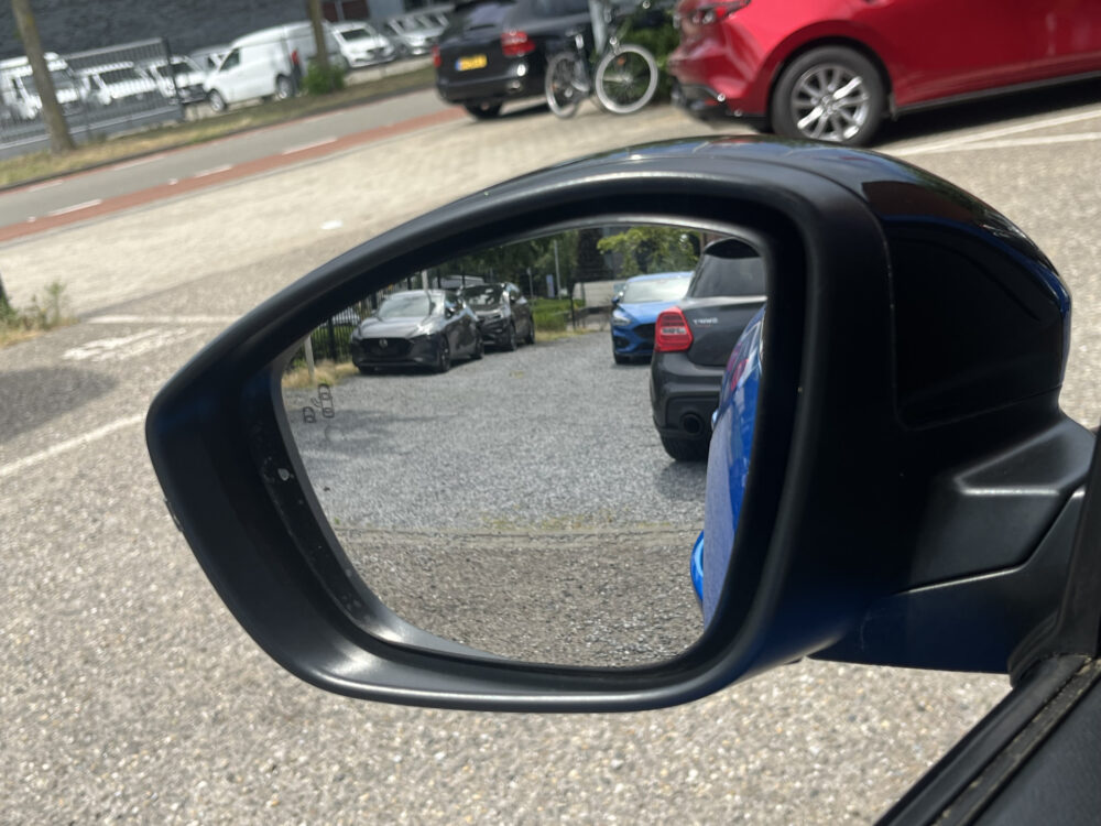 Peugeot 208 1.2 PureTech GT Pack // AFN. TREKHAAK // DODEHOEK // ADAPT. CRUISE // LEDER// ELEK. STOEL // CAMERA // STOELVERWARMING // NAVI+C 32