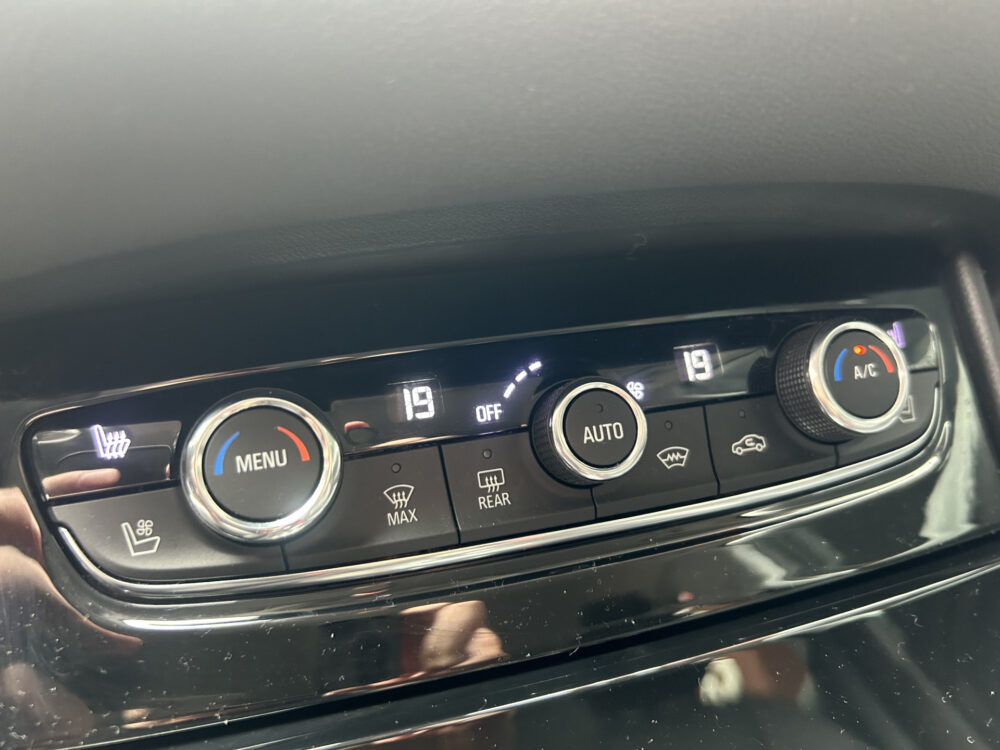 Opel Grandland X 1.6 Turbo Hybrid Ultimate // NAVI // CAMERA V+A // ADAPTIVE CRUISE // APPLE CARPLAY + ANDROID AUTO // STOEL VERWARMING + VERKOEL 19