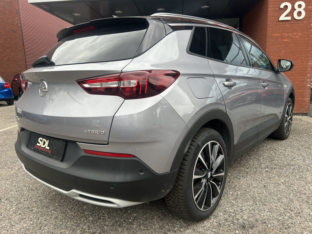 Opel Grandland X 1.6 Turbo Hybrid Ultimate // NAVI // CAMERA V+A // ADAPTIVE CRUISE // APPLE CARPLAY + ANDROID AUTO // STOEL VERWARMING + VERKOEL 2
