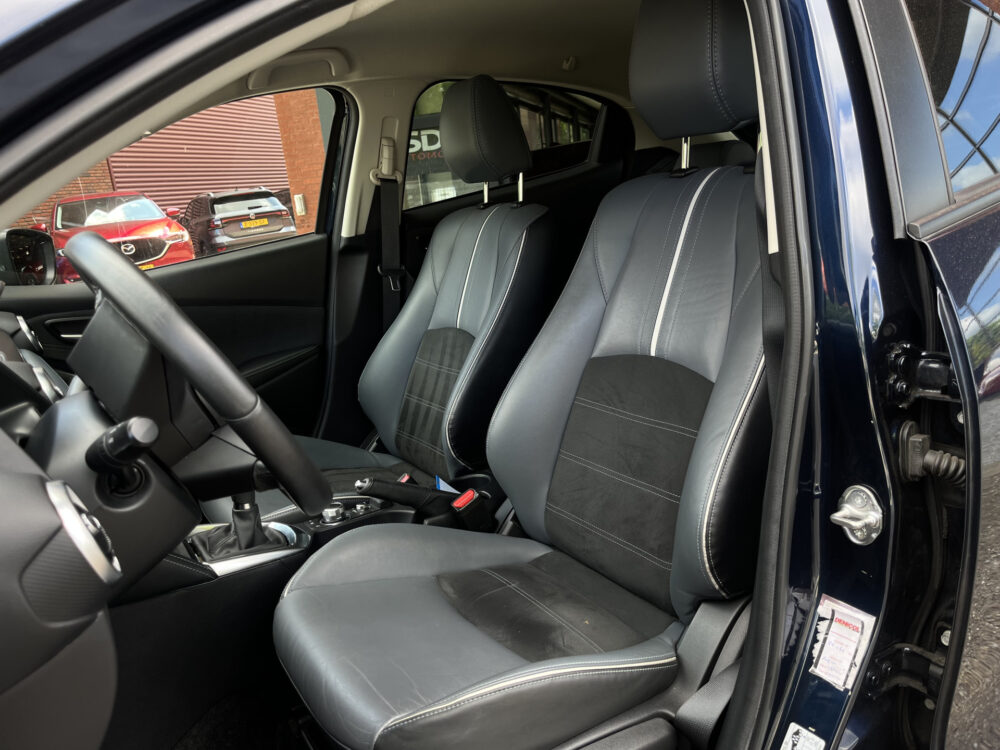 Mazda 2 1.5 Skyactiv-G Signature // LED // DODEHOEK // LEDER-ALCANTARA // CLIMA // STOEL+STUURVERWARMING // NAVI+CARPLAY // 15