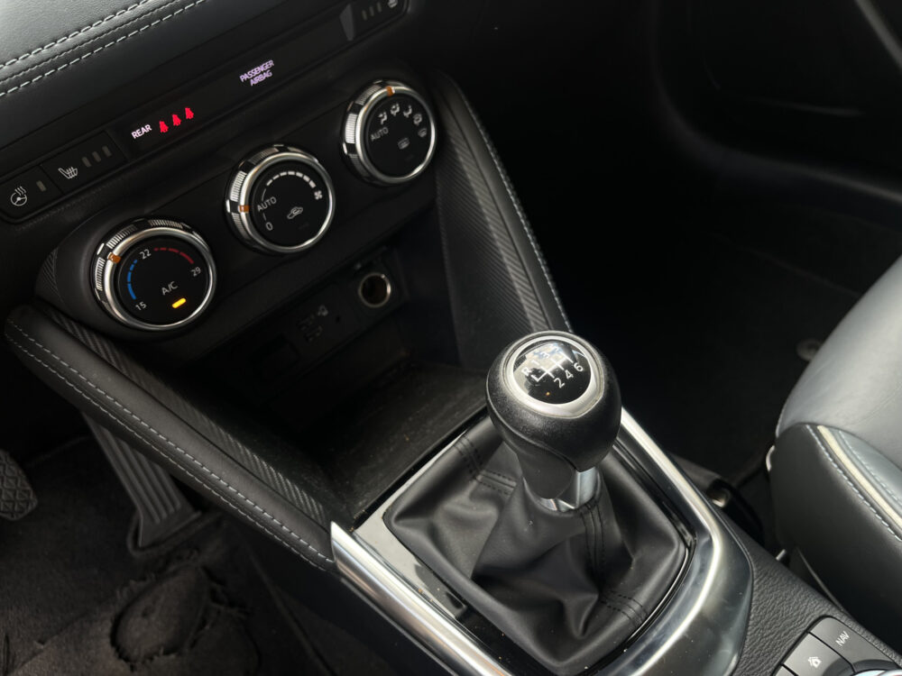 Mazda 2 1.5 Skyactiv-G Signature // LED // DODEHOEK // LEDER-ALCANTARA // CLIMA // STOEL+STUURVERWARMING // NAVI+CARPLAY // 23