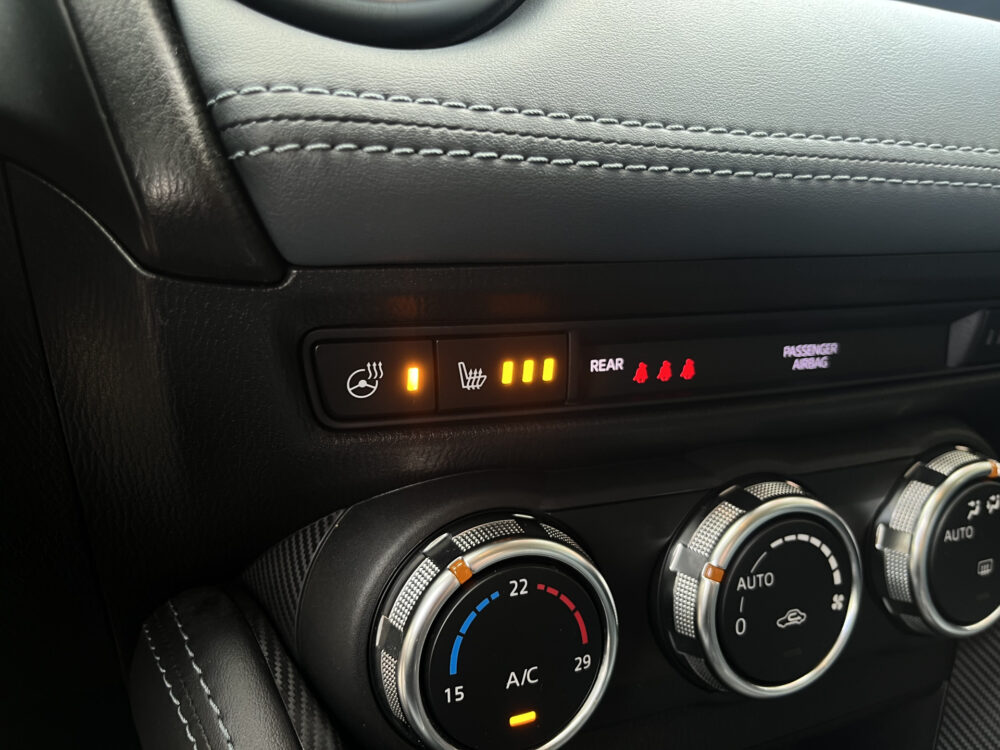 Mazda 2 1.5 Skyactiv-G Signature // LED // DODEHOEK // LEDER-ALCANTARA // CLIMA // STOEL+STUURVERWARMING // NAVI+CARPLAY // 25