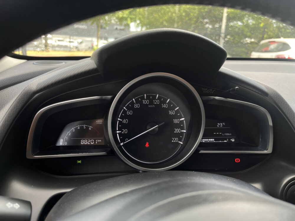 Mazda 2 1.5 Skyactiv-G Signature // LED // DODEHOEK // LEDER-ALCANTARA // CLIMA // STOEL+STUURVERWARMING // NAVI+CARPLAY // 5