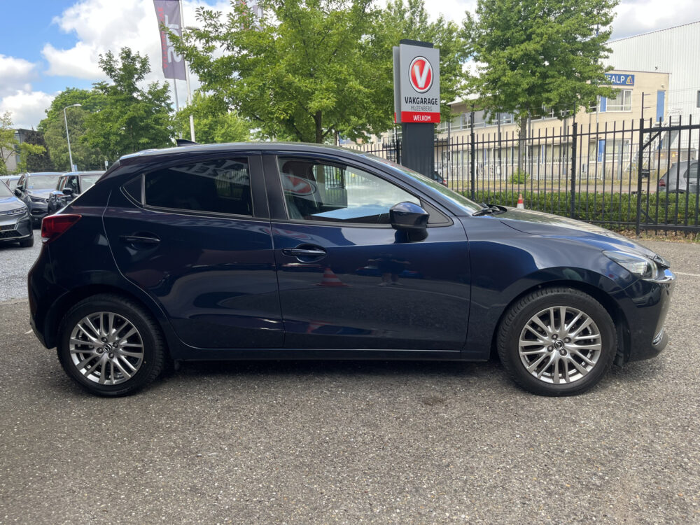 Mazda 2 1.5 Skyactiv-G Signature // LED // DODEHOEK // LEDER-ALCANTARA // CLIMA // STOEL+STUURVERWARMING // NAVI+CARPLAY // 7