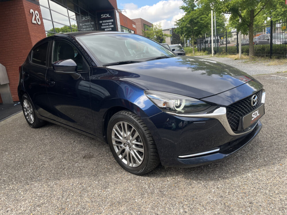 Mazda 2 1.5 Skyactiv-G Signature // LED // DODEHOEK // LEDER-ALCANTARA // CLIMA // STOEL+STUURVERWARMING // NAVI+CARPLAY // 9