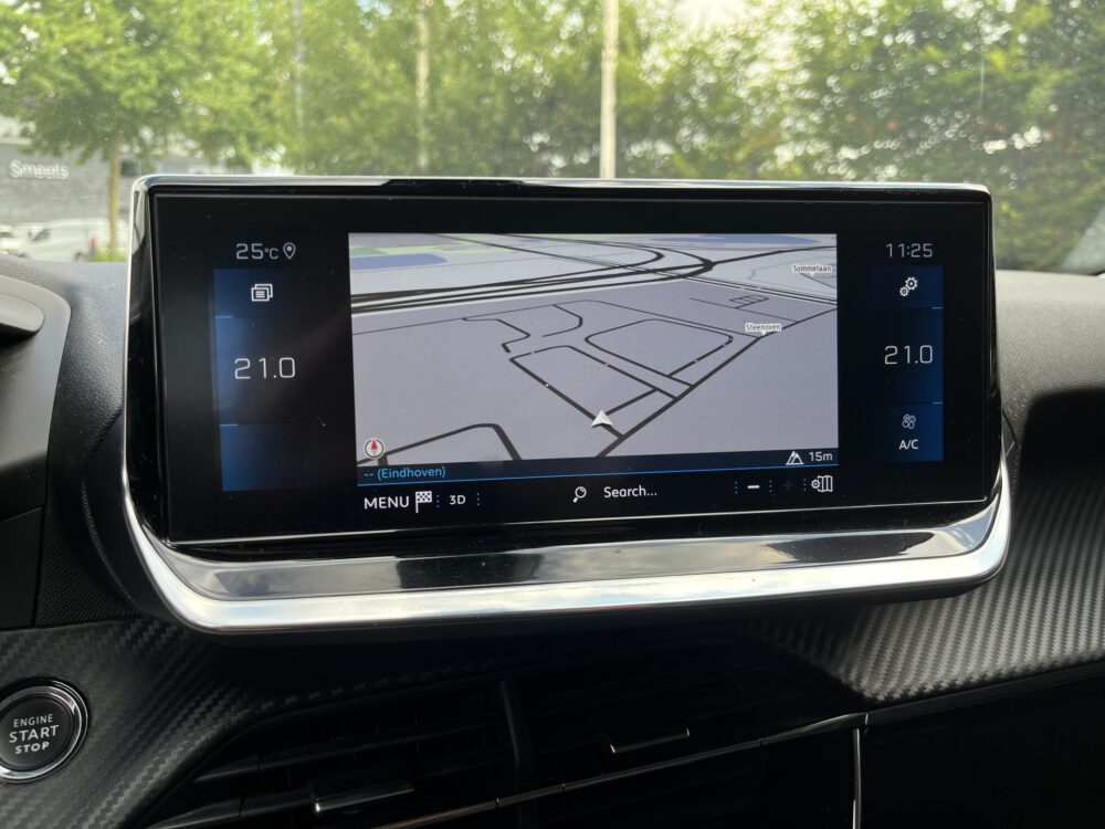 Peugeot 2008 1.2 PureTech Allure // LED // HALF LEDER // 3D COCKPIT // CAMERA+SENSOREN // NAVI+CARPLAY // 24