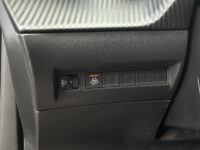 Peugeot 2008 1.2 PureTech Allure // LED // HALF LEDER // 3D COCKPIT // CAMERA+SENSOREN // NAVI+CARPLAY // 48