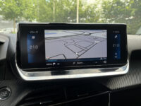 Peugeot 2008 1.2 PureTech Allure // LED // HALF LEDER // 3D COCKPIT // CAMERA+SENSOREN // NAVI+CARPLAY // 53