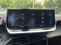 Peugeot 2008 1.2 PureTech Allure // LED // HALF LEDER // 3D COCKPIT // CAMERA+SENSOREN // NAVI+CARPLAY // 55