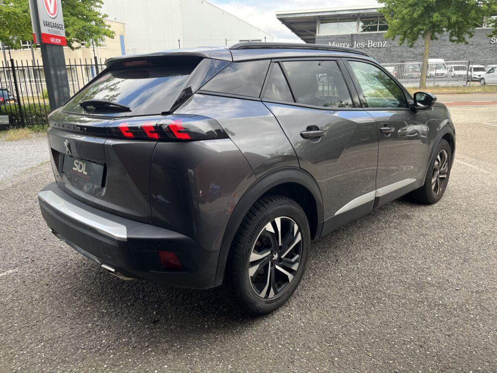 Peugeot 2008 1.2 PureTech Allure // LED // HALF LEDER // 3D COCKPIT // CAMERA+SENSOREN // NAVI+CARPLAY // 7