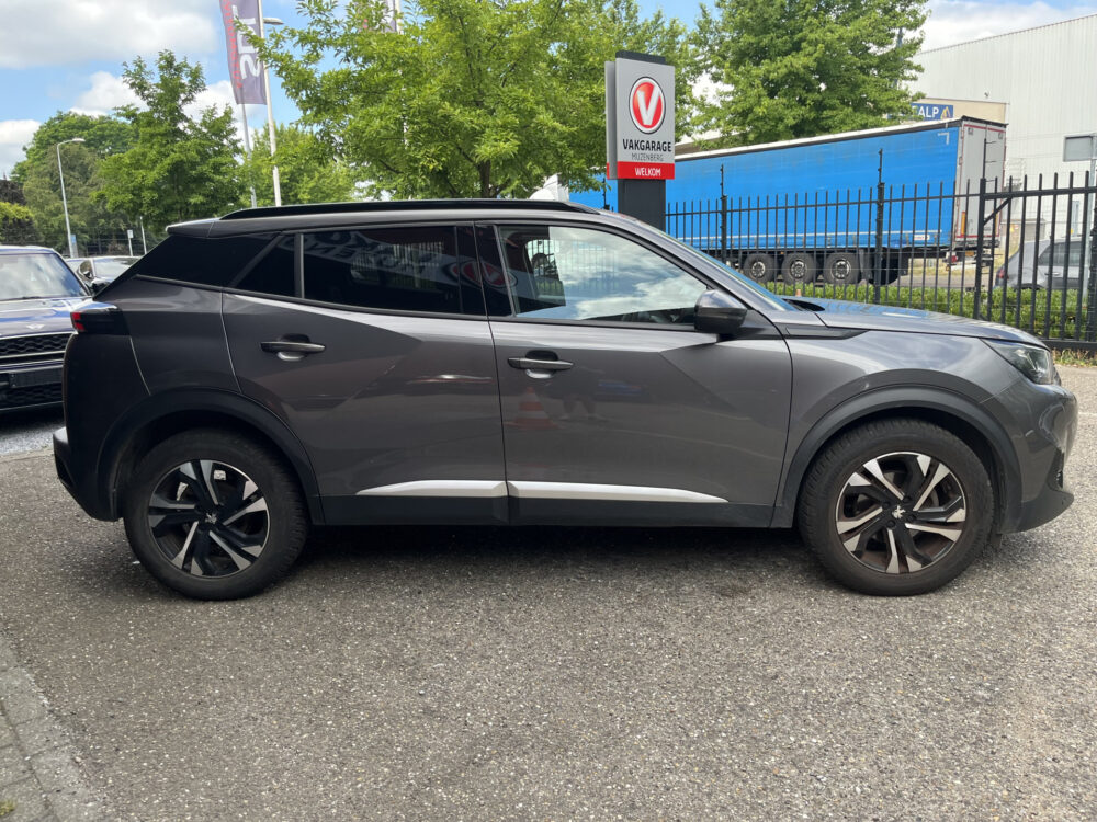 Peugeot 2008 1.2 PureTech Allure // LED // HALF LEDER // 3D COCKPIT // CAMERA+SENSOREN // NAVI+CARPLAY // 8