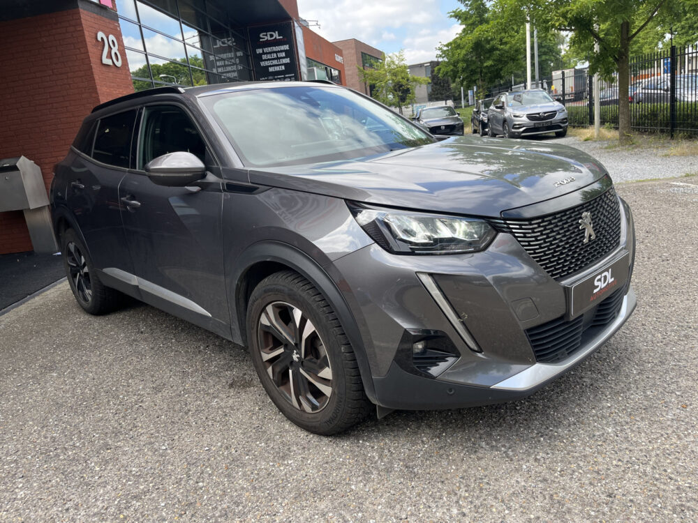 Peugeot 2008 1.2 PureTech Allure // LED // HALF LEDER // 3D COCKPIT // CAMERA+SENSOREN // NAVI+CARPLAY // 9