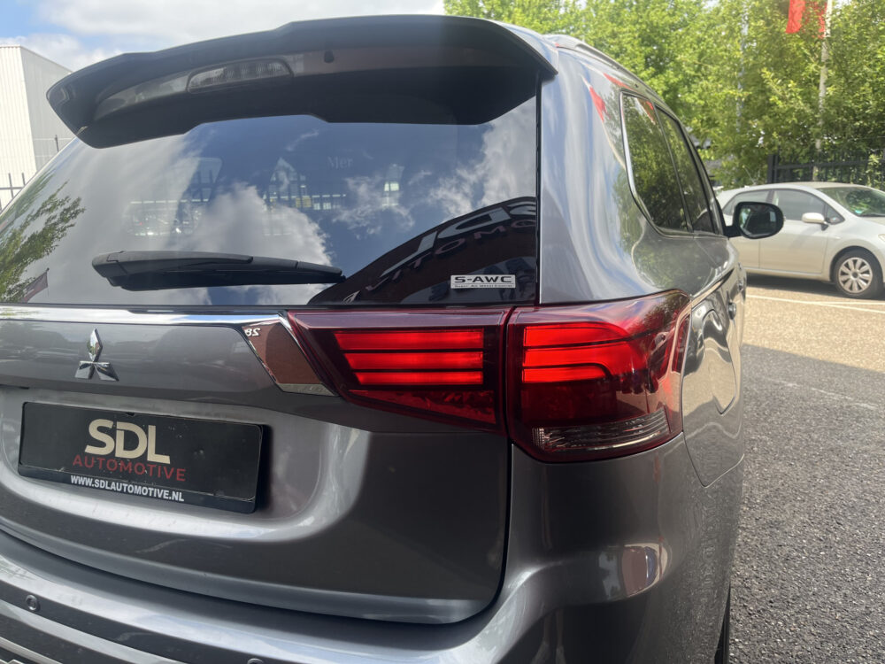Mitsubishi Outlander 2.4 PHEV 4WD Pure+ 240PK!! // AFN. TREKHAAK // KEYLESS // CAMERA+SENSOREN // CLIMA // STOELVERWARMING // APPLE-ANDROID AUTO // 14