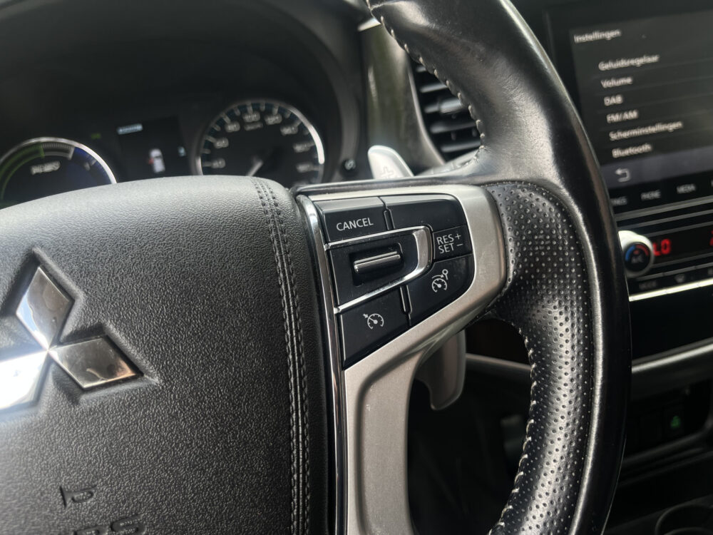 Mitsubishi Outlander 2.4 PHEV 4WD Pure+ 240PK!! // AFN. TREKHAAK // KEYLESS // CAMERA+SENSOREN // CLIMA // STOELVERWARMING // APPLE-ANDROID AUTO // 21