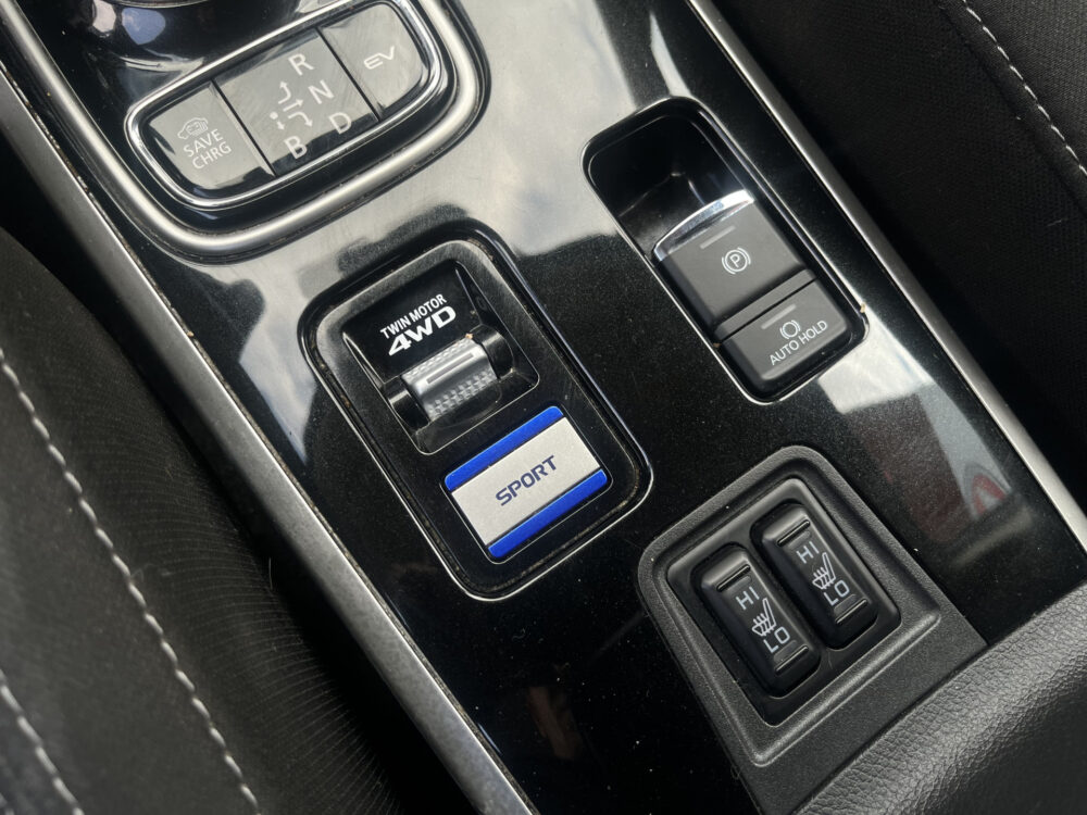 Mitsubishi Outlander 2.4 PHEV 4WD Pure+ 240PK!! // AFN. TREKHAAK // KEYLESS // CAMERA+SENSOREN // CLIMA // STOELVERWARMING // APPLE-ANDROID AUTO // 23