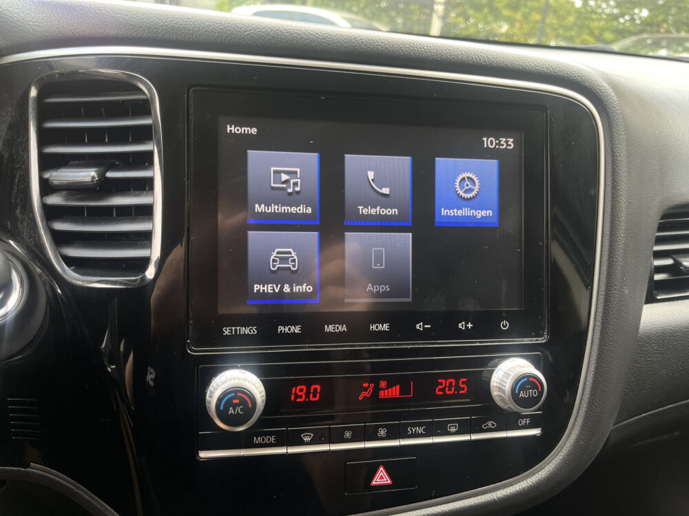 Mitsubishi Outlander 2.4 PHEV 4WD Pure+ 240PK!! // AFN. TREKHAAK // KEYLESS // CAMERA+SENSOREN // CLIMA // STOELVERWARMING // APPLE-ANDROID AUTO // 26