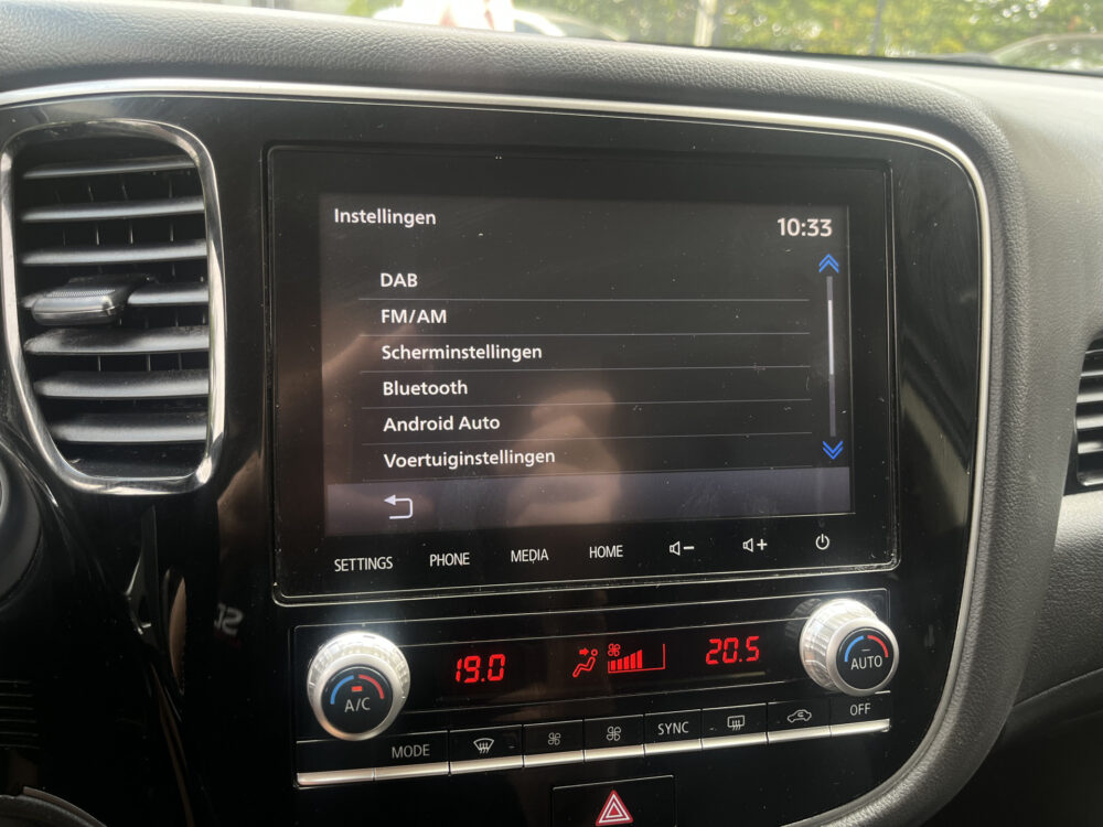 Mitsubishi Outlander 2.4 PHEV 4WD Pure+ 240PK!! // AFN. TREKHAAK // KEYLESS // CAMERA+SENSOREN // CLIMA // STOELVERWARMING // APPLE-ANDROID AUTO // 28
