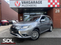 Mitsubishi Outlander 2.4 PHEV 4WD Pure+ 240PK!! // AFN. TREKHAAK // KEYLESS // CAMERA+SENSOREN // CLIMA // STOELVERWARMING // APPLE-ANDROID AUTO // 32