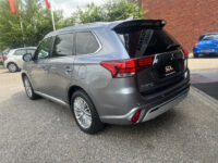 Mitsubishi Outlander 2.4 PHEV 4WD Pure+ 240PK!! // AFN. TREKHAAK // KEYLESS // CAMERA+SENSOREN // CLIMA // STOELVERWARMING // APPLE-ANDROID AUTO // 35