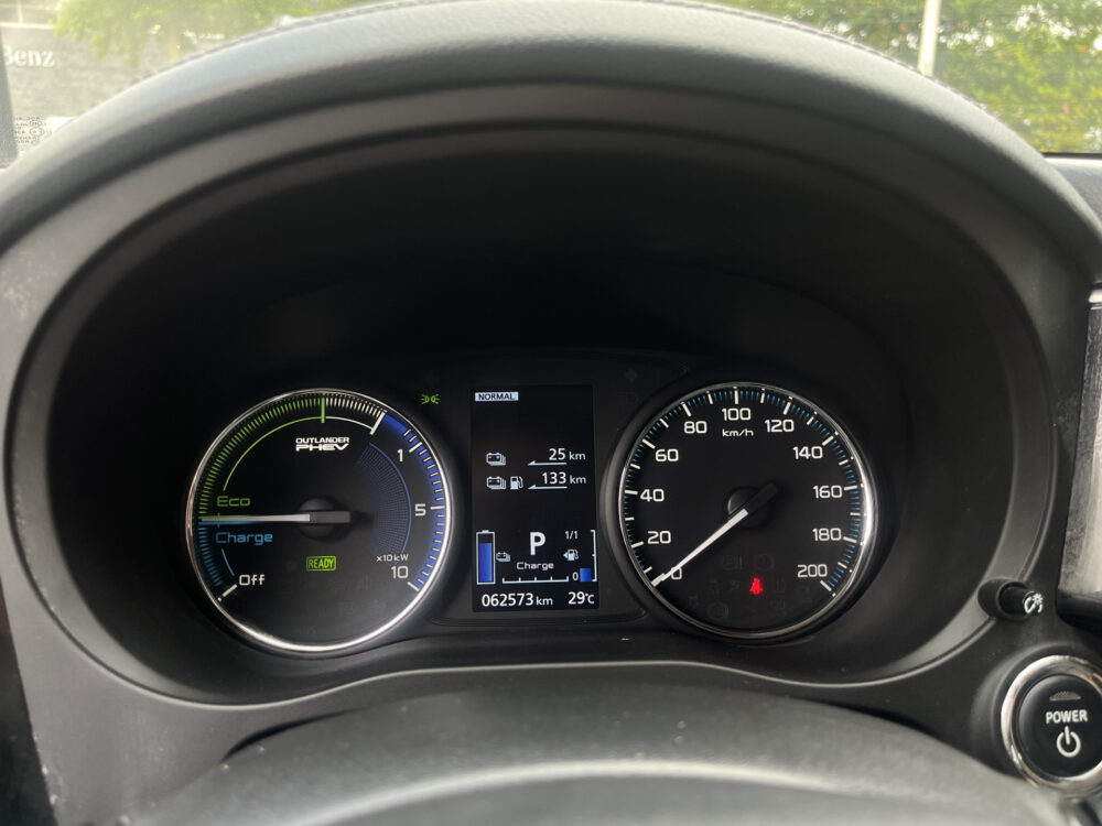 Mitsubishi Outlander 2.4 PHEV 4WD Pure+ 240PK!! // AFN. TREKHAAK // KEYLESS // CAMERA+SENSOREN // CLIMA // STOELVERWARMING // APPLE-ANDROID AUTO // 5