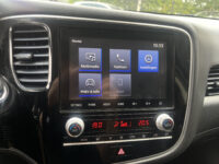 Mitsubishi Outlander 2.4 PHEV 4WD Pure+ 240PK!! // AFN. TREKHAAK // KEYLESS // CAMERA+SENSOREN // CLIMA // STOELVERWARMING // APPLE-ANDROID AUTO // 58