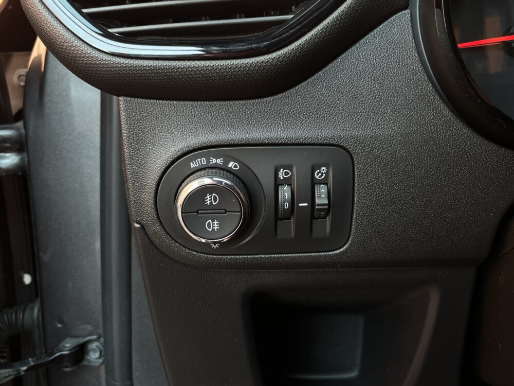 Opel Crossland X 1.2 Turbo Innovation // CAMERA+SENSOREN // NAVI+CARPLAY // CLIMA // CRUISE // 18