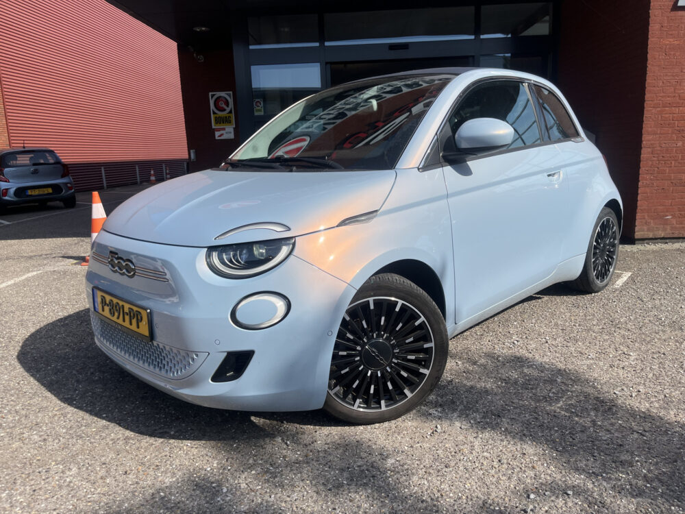 Fiat 500C La Prima 42 kWh SOH 92%!! // CABRIO // ADAPTIEVE CRUISE // PARKEERCAMERA // NAVI+CARPLAY // KEYLESS // LED // 1