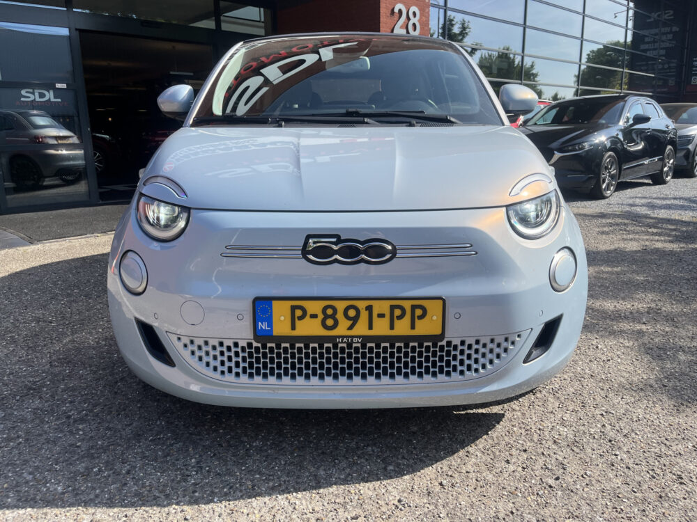 Fiat 500C La Prima 42 kWh SOH 92%!! // CABRIO // ADAPTIEVE CRUISE // PARKEERCAMERA // NAVI+CARPLAY // KEYLESS // LED // 10