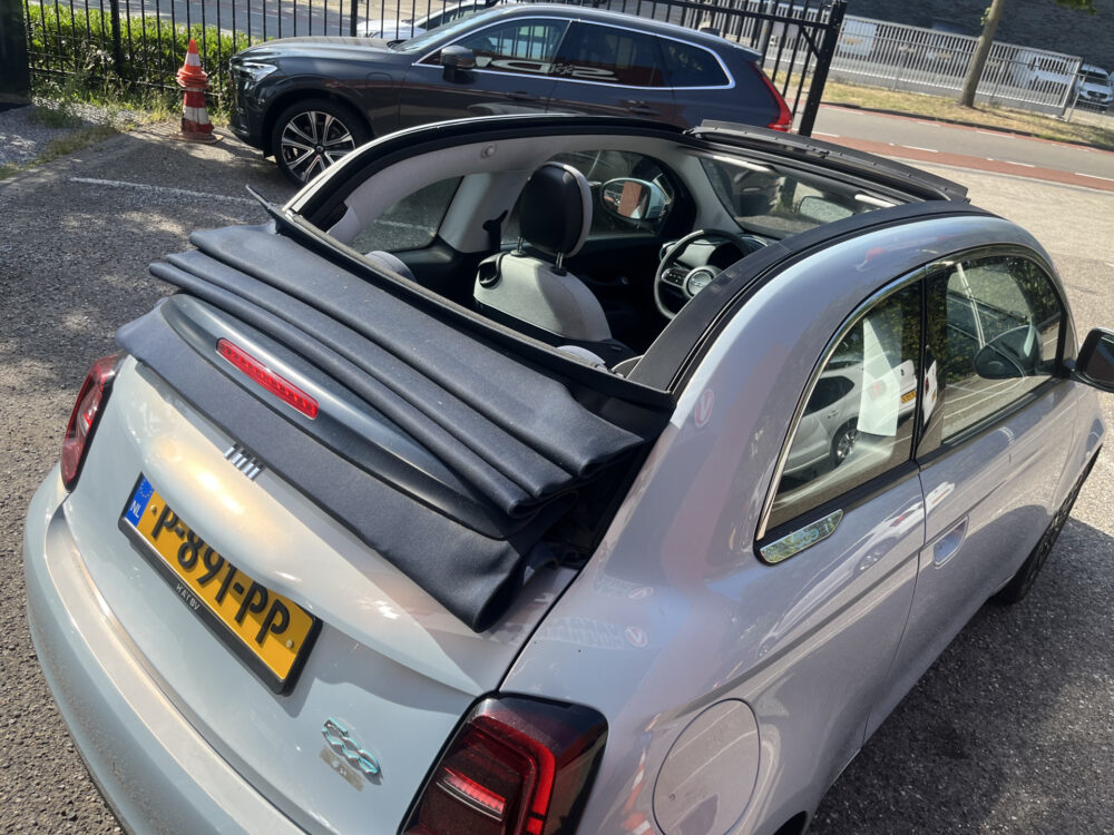 Fiat 500C La Prima 42 kWh SOH 92%!! // CABRIO // ADAPTIEVE CRUISE // PARKEERCAMERA // NAVI+CARPLAY // KEYLESS // LED // 16