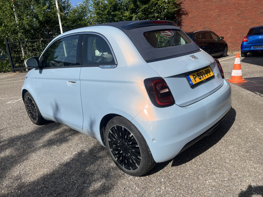 Fiat 500C La Prima 42 kWh SOH 92%!! // CABRIO // ADAPTIEVE CRUISE // PARKEERCAMERA // NAVI+CARPLAY // KEYLESS // LED // 3