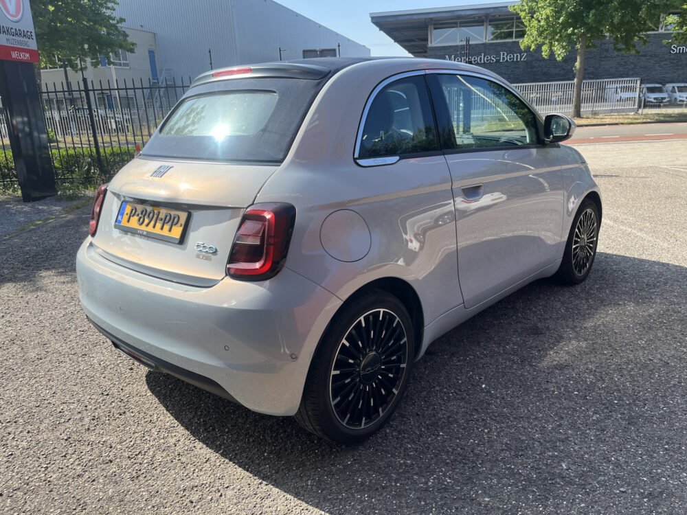 Fiat 500C La Prima 42 kWh SOH 92%!! // CABRIO // ADAPTIEVE CRUISE // PARKEERCAMERA // NAVI+CARPLAY // KEYLESS // LED // 7