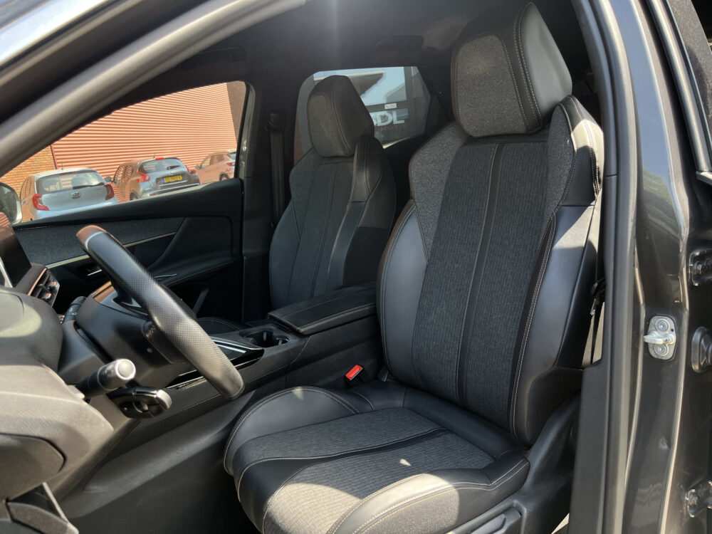 Peugeot 3008 1.2 PureTech GT Line // DODEHOEK // HALF LEDER // CAMERA+SENSOREN // NAVI+CARPLAY // LED // 13