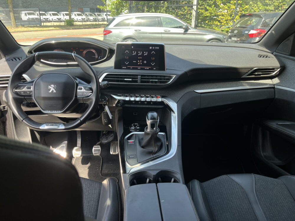Peugeot 3008 1.2 PureTech GT Line // DODEHOEK // HALF LEDER // CAMERA+SENSOREN // NAVI+CARPLAY // LED // 15