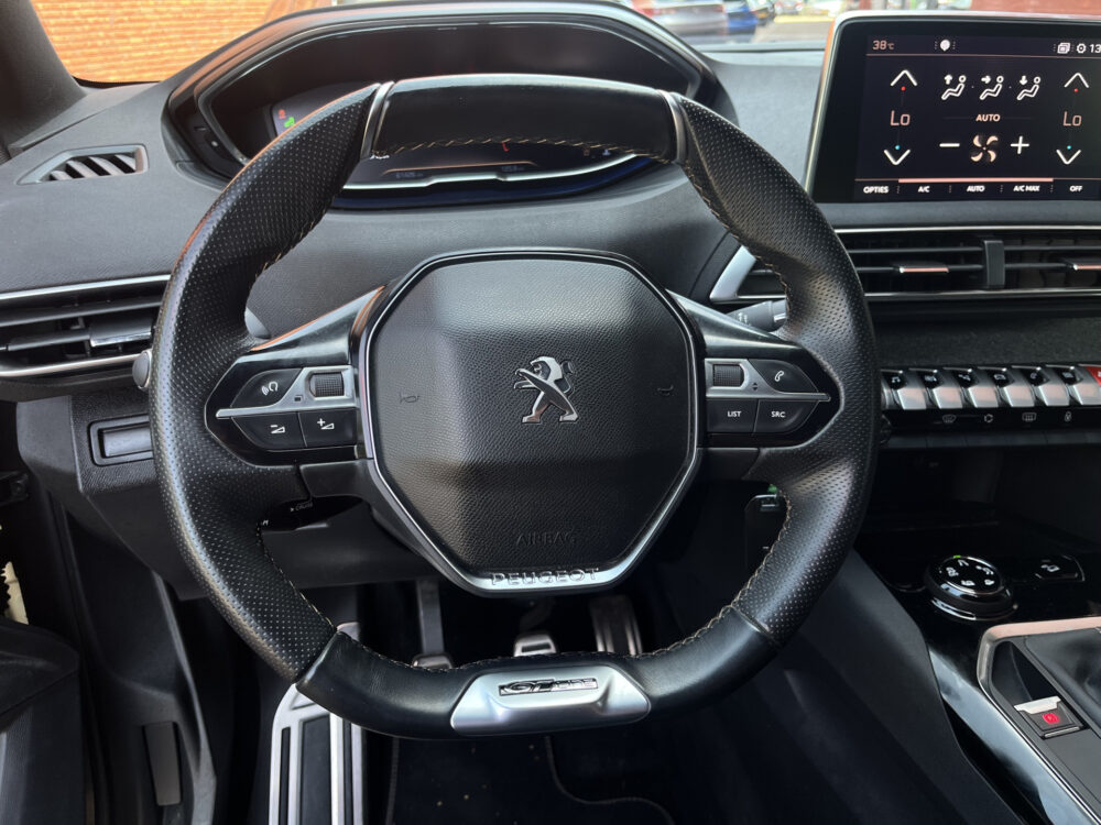 Peugeot 3008 1.2 PureTech GT Line // DODEHOEK // HALF LEDER // CAMERA+SENSOREN // NAVI+CARPLAY // LED // 18