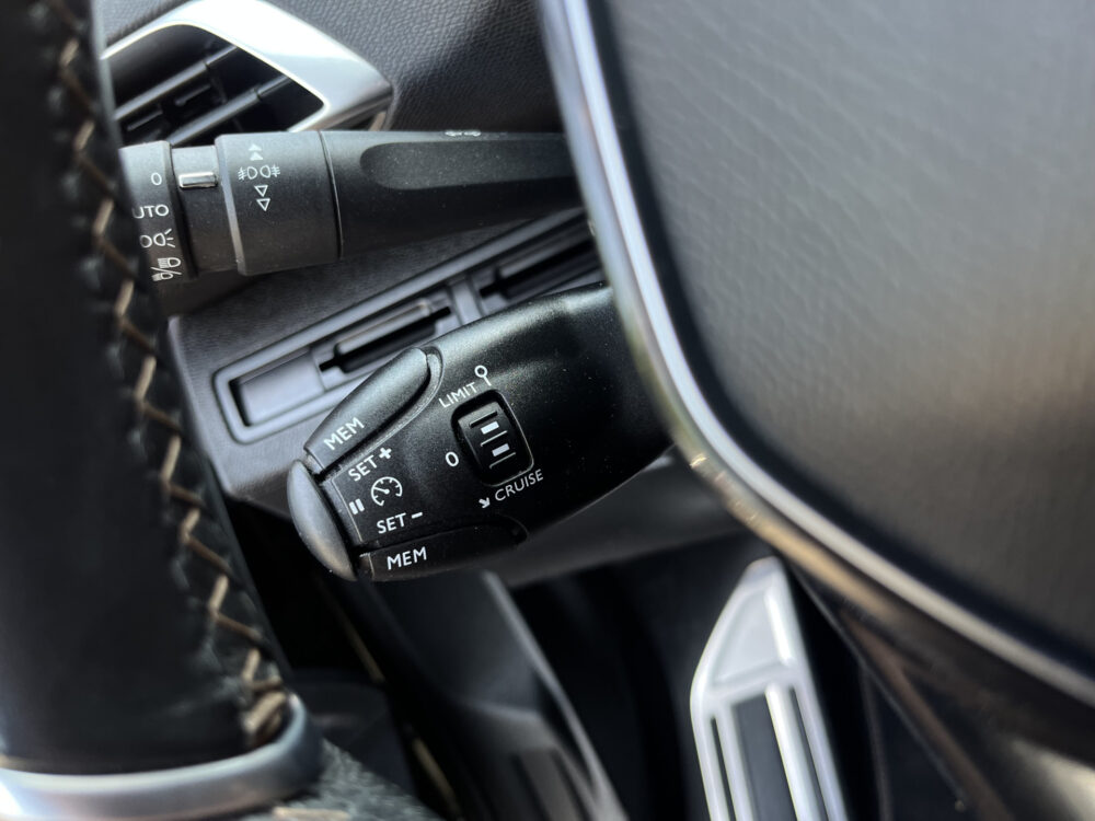 Peugeot 3008 1.2 PureTech GT Line // DODEHOEK // HALF LEDER // CAMERA+SENSOREN // NAVI+CARPLAY // LED // 19