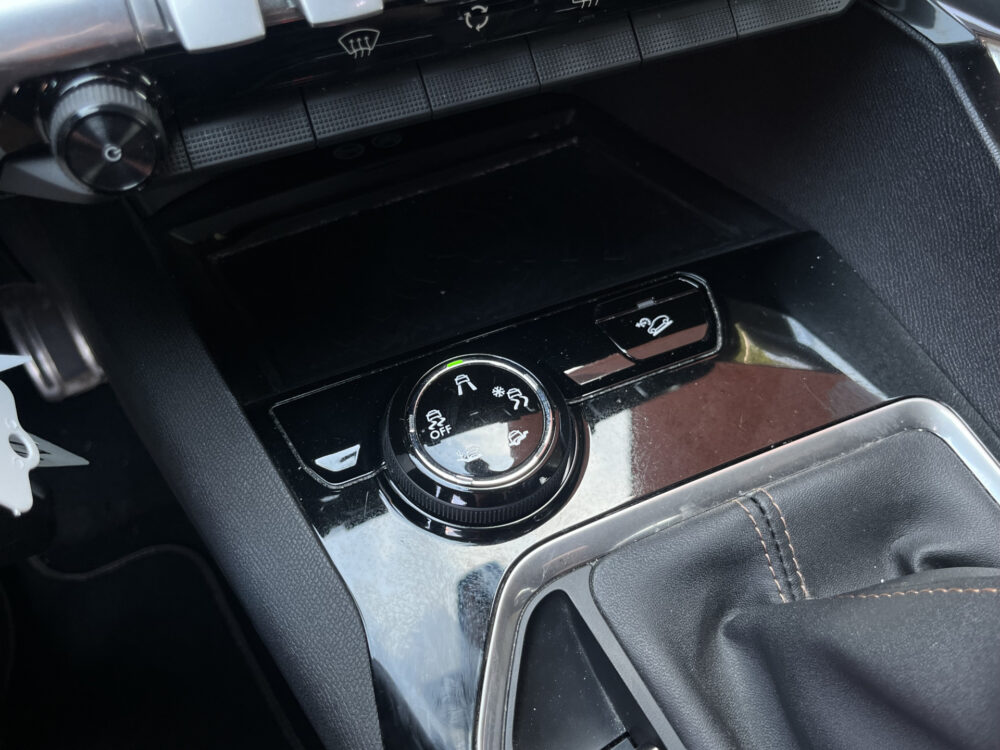 Peugeot 3008 1.2 PureTech GT Line // DODEHOEK // HALF LEDER // CAMERA+SENSOREN // NAVI+CARPLAY // LED // 21