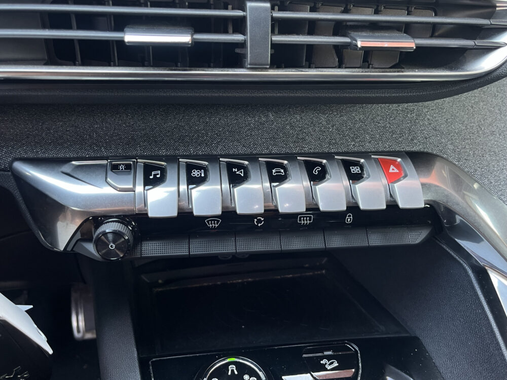 Peugeot 3008 1.2 PureTech GT Line // DODEHOEK // HALF LEDER // CAMERA+SENSOREN // NAVI+CARPLAY // LED // 23
