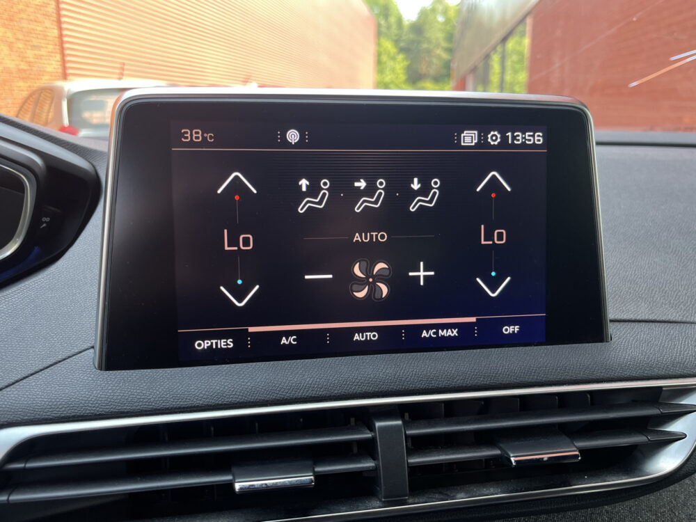 Peugeot 3008 1.2 PureTech GT Line // DODEHOEK // HALF LEDER // CAMERA+SENSOREN // NAVI+CARPLAY // LED // 24